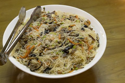 Фунчоза с курицей и овощами